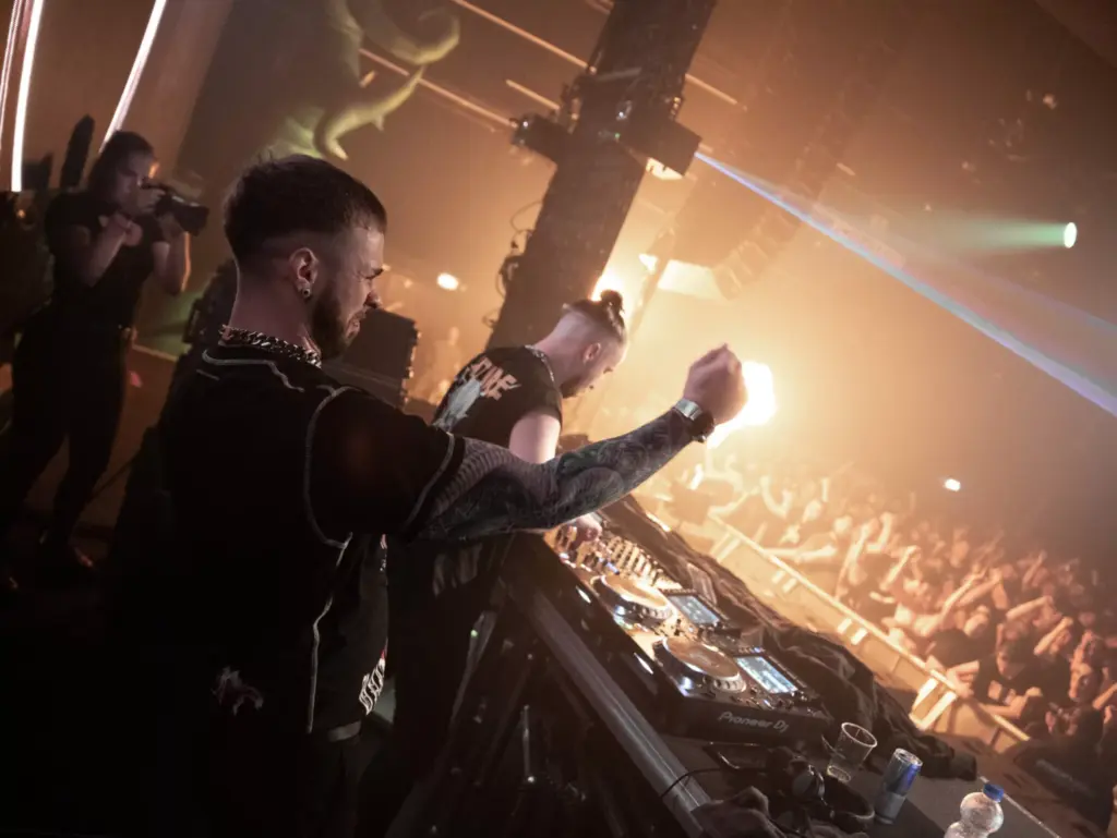 Riot shift on stage with flames